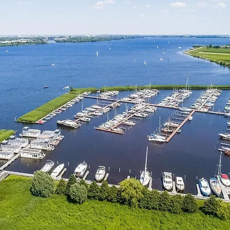 Lovely Ship In Aalsmeer With Kitchen 4* 알스메르