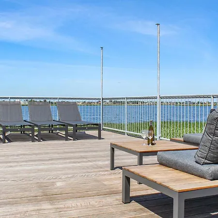 Lovely Ship In Aalsmeer With Kitchen 4*