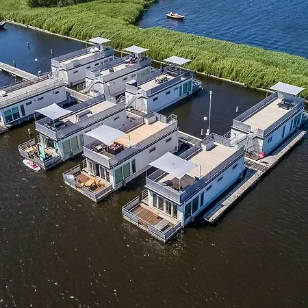 Lovely Ship In Aalsmeer With Kitchen Hotel na wodzie