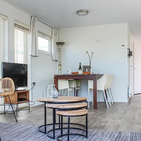 Lovely Ship In Aalsmeer With Kitchen Алсмер