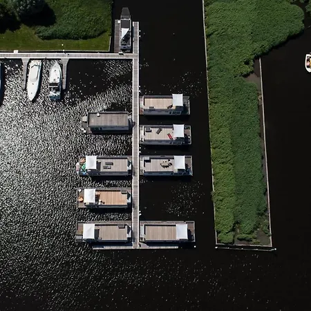 Lovely Ship In Aalsmeer With Kitchen 4*