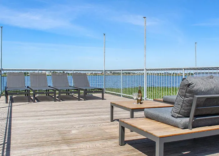 Lovely Ship In With Kitchen 4*