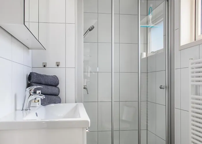 Lovely Ship In With Kitchen آلسمير