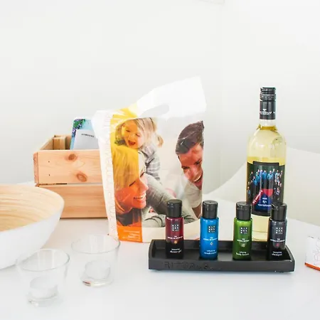 Lovely Ship In Aalsmeer With Kitchen Båthotell Aalsmeer