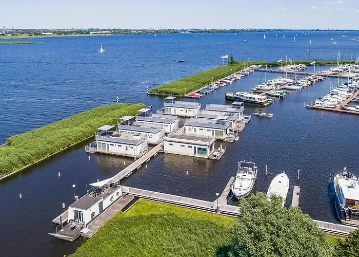 Lovely Ship In With Kitchen 船上ホテル アールスメール