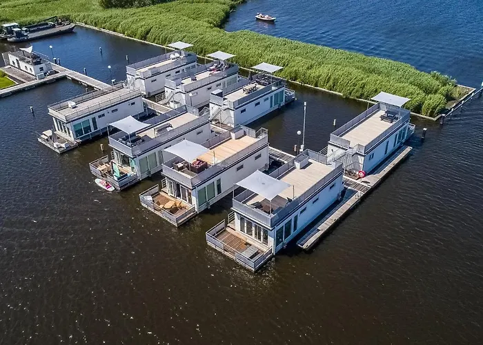 Lovely Ship In With Kitchen 船上ホテル